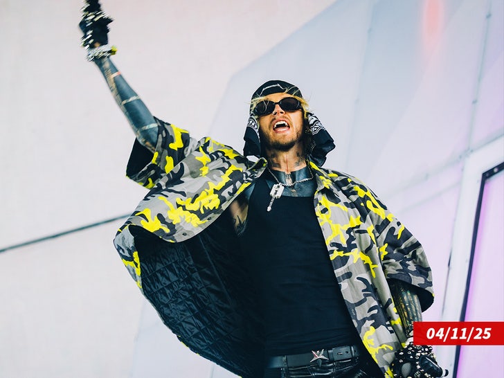 machine gun kelly performing sub getty swipe