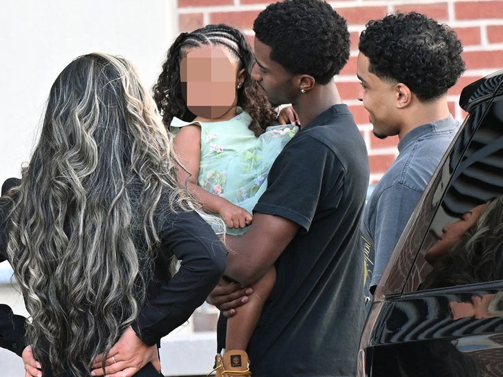 0813-Diddy-Family-Visits-Him-SUB-2