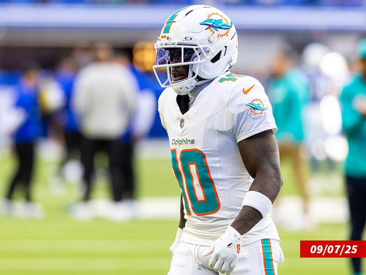 tyreek hill colts sub shutterstock swipe 2