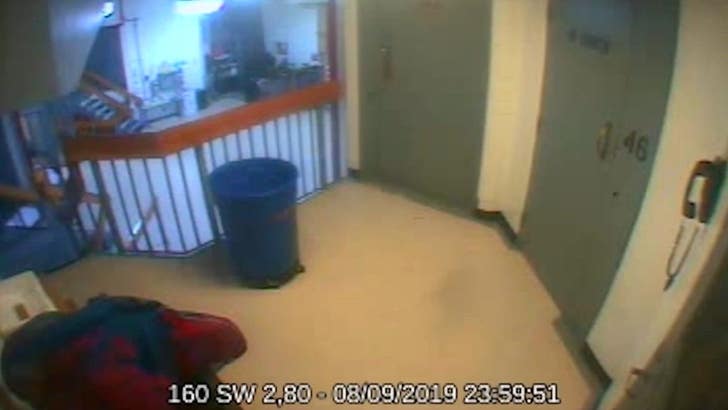 090325_epstein_missing_minute_2104785