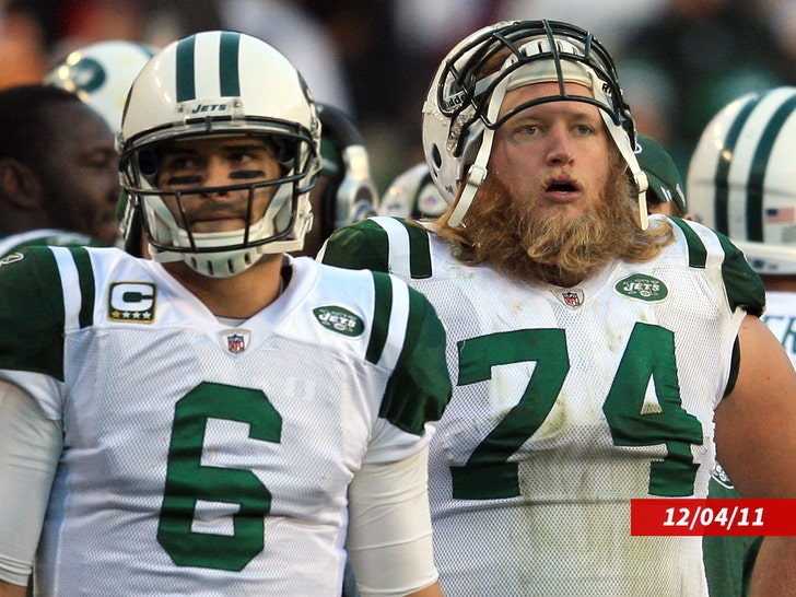 mark-sanchez-Nick-Mangold-sub-getty-2