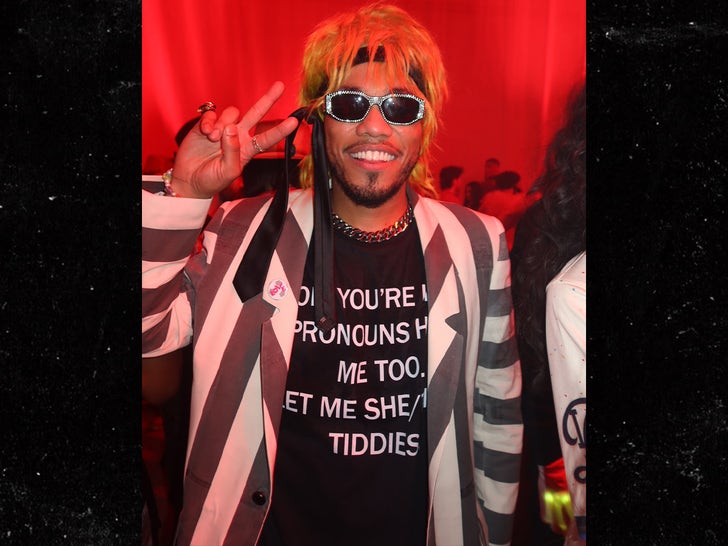 1027-Celebs-At-Unruly-6th-Annual-Halloween-Party-Sub2