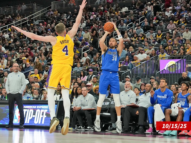 klay thompson lakers mavericks sub getty swipe 2