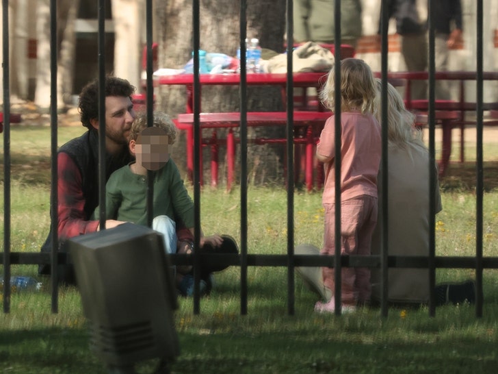 elizabeth holmes sub backgrid 1