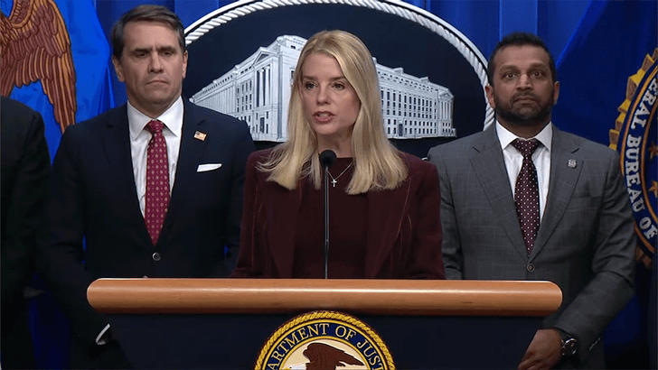 111925_pam_bondi_ryan_wedding_kal