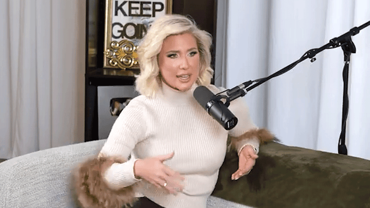 112525_savannah_chrisley_kal