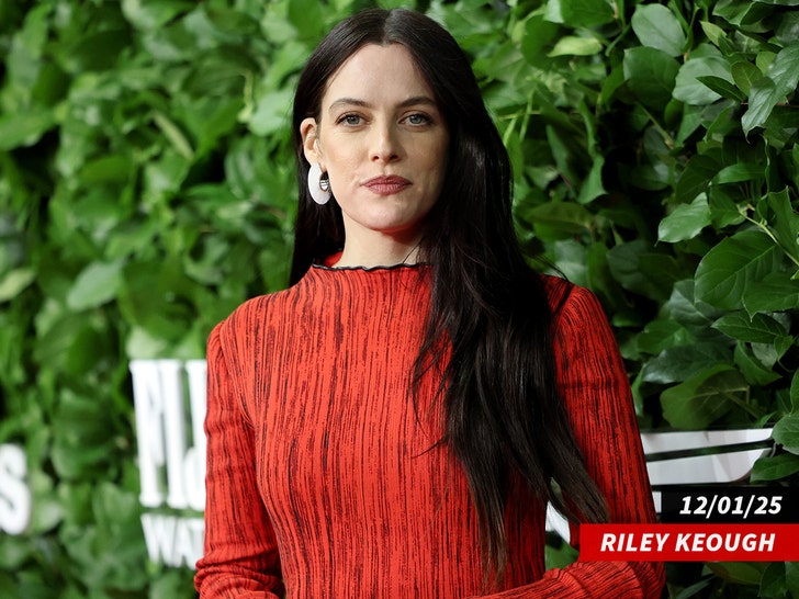 Riley Keough sub getty swipe