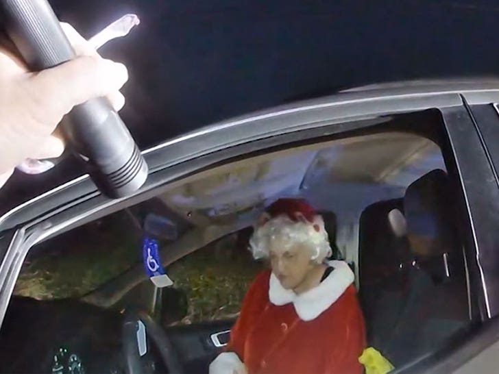 122525_santa_ohio_police_mrs_claus